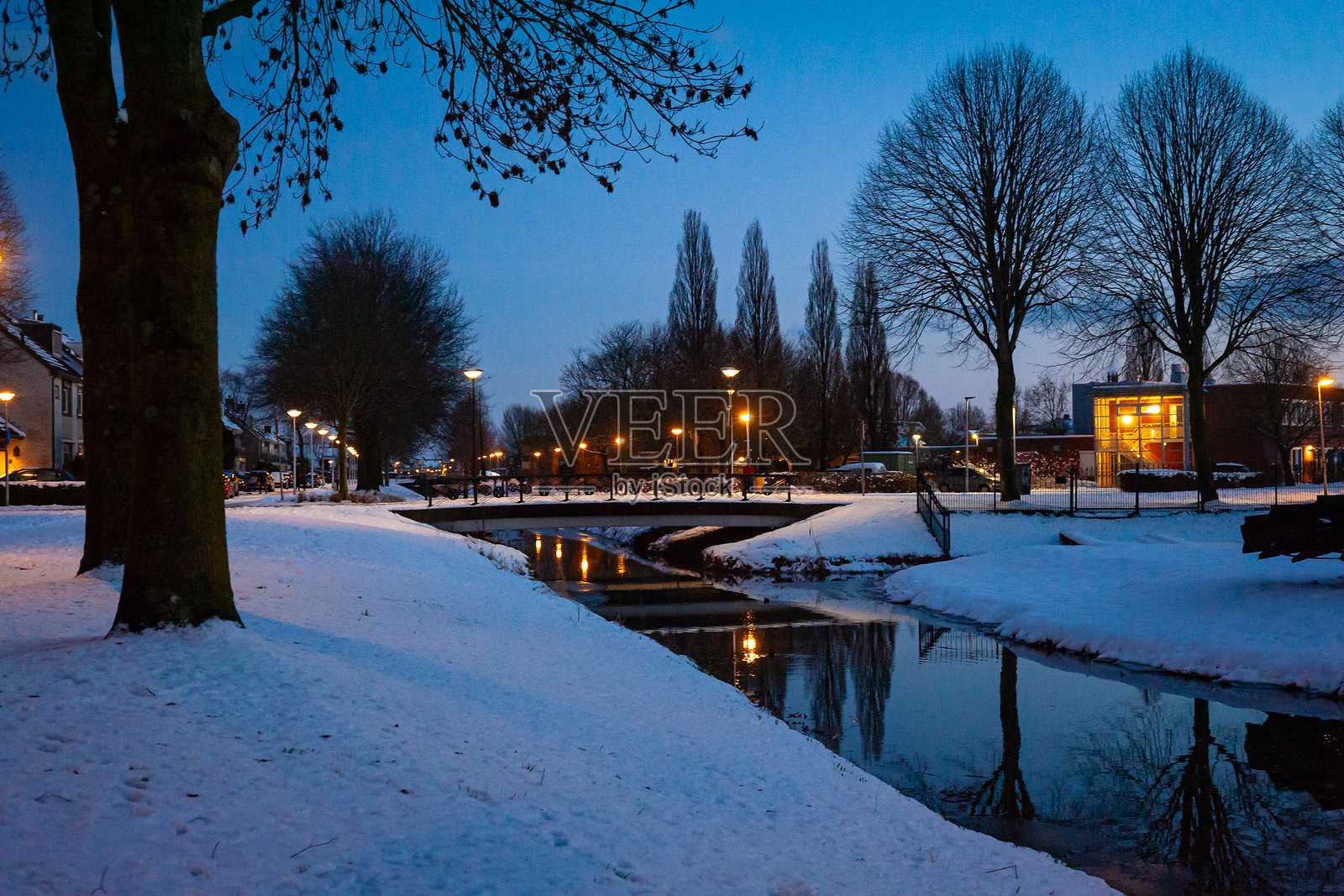 荷兰村庄的冬季景观照片摄影图片