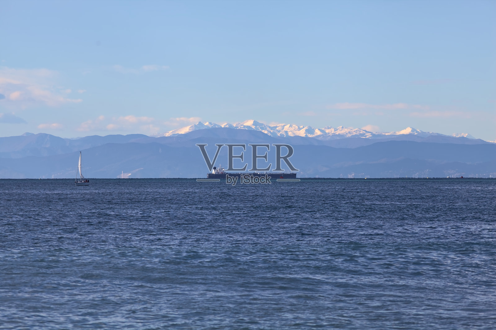 船只与大海照片摄影图片