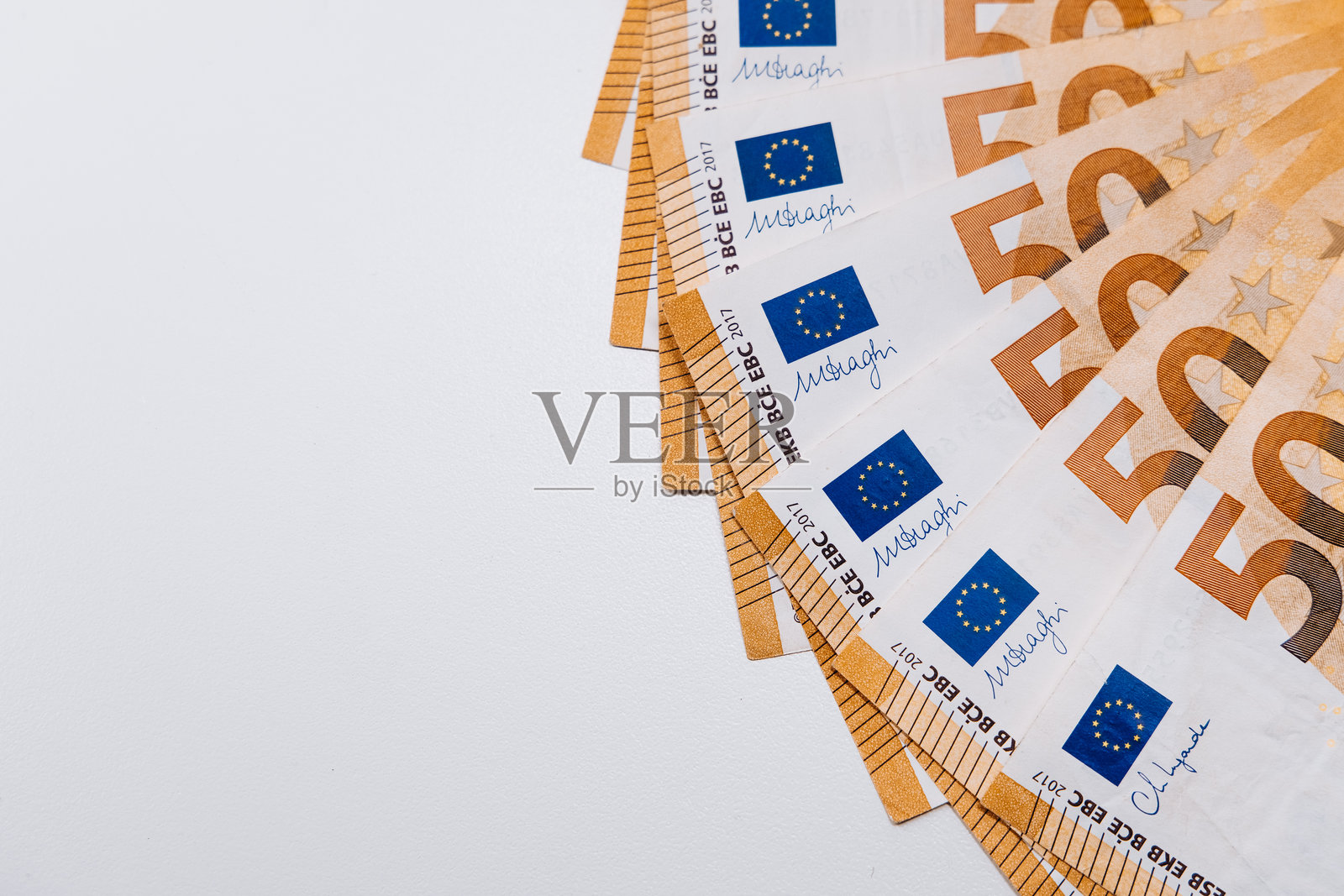 欧元纸币的精细特写，展示了复杂的图案照片摄影图片