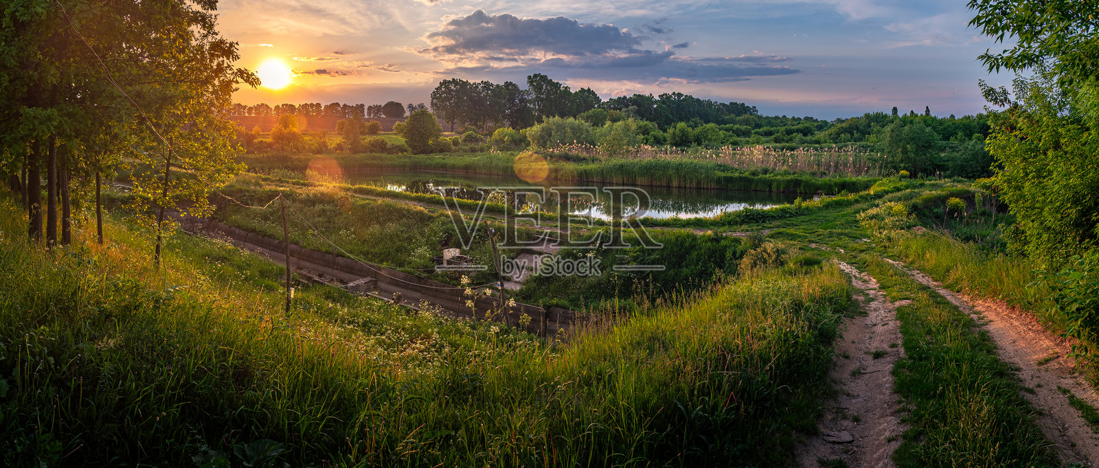 日出江面照片摄影图片