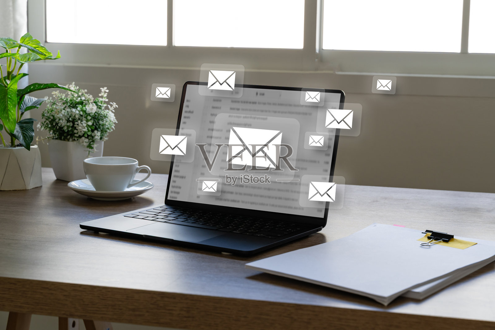 邮件沟通连接信息，新的邮件提醒收件箱联系人通知电话发送许多电子邮件全球信件概念照片摄影图片