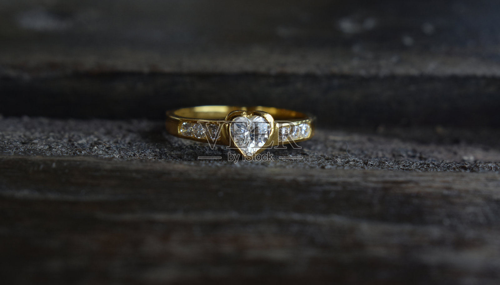 真钻结婚戒指照片摄影图片