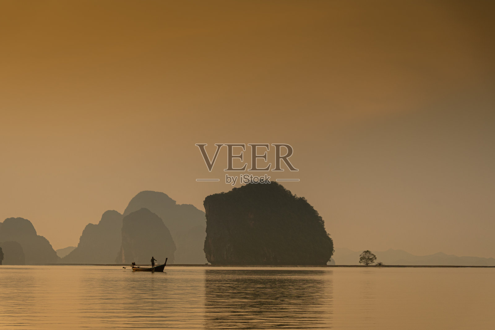 泰国攀牙湾帆船航行照片摄影图片