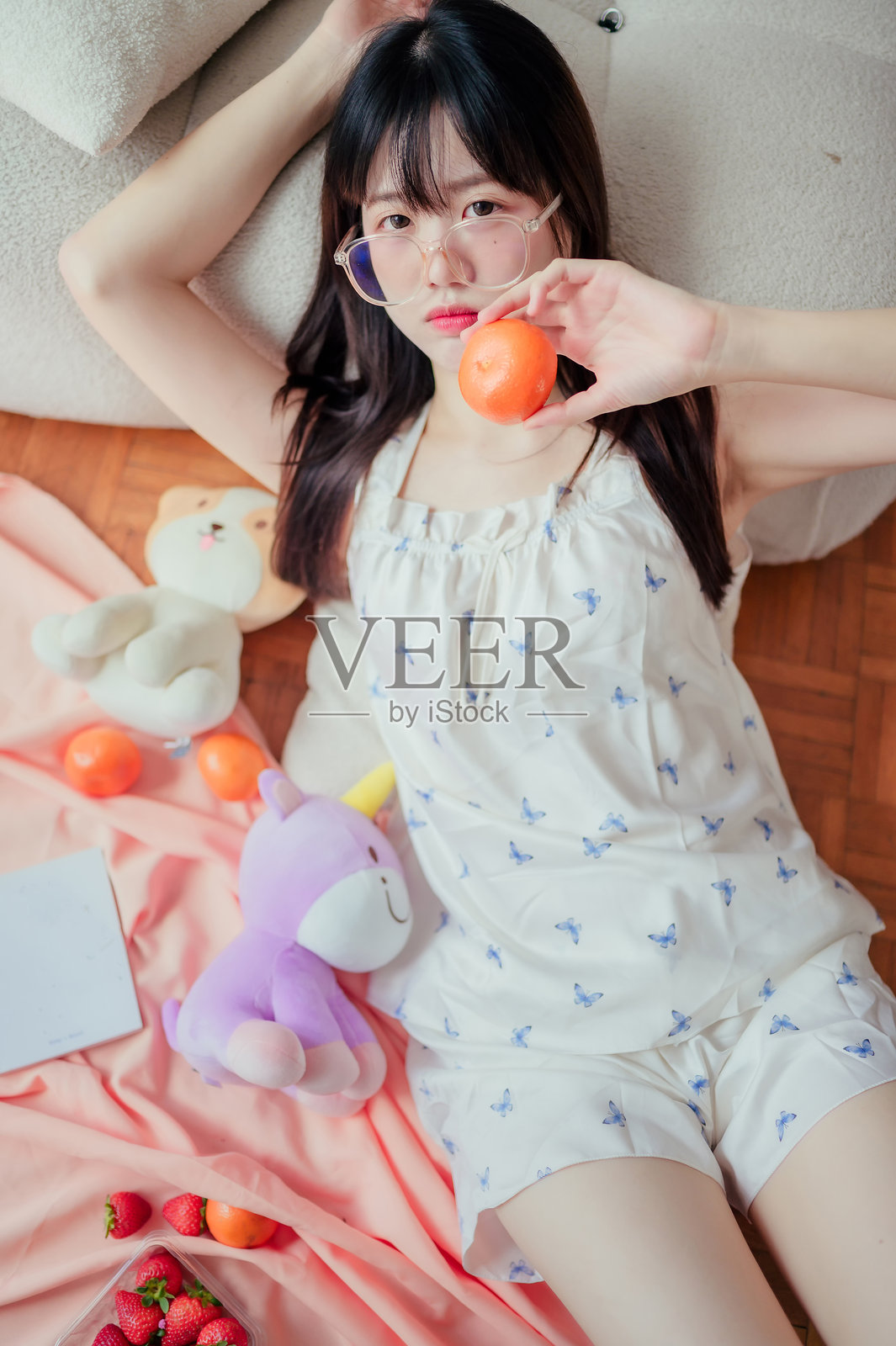 一位美丽的亚洲女孩照片摄影图片