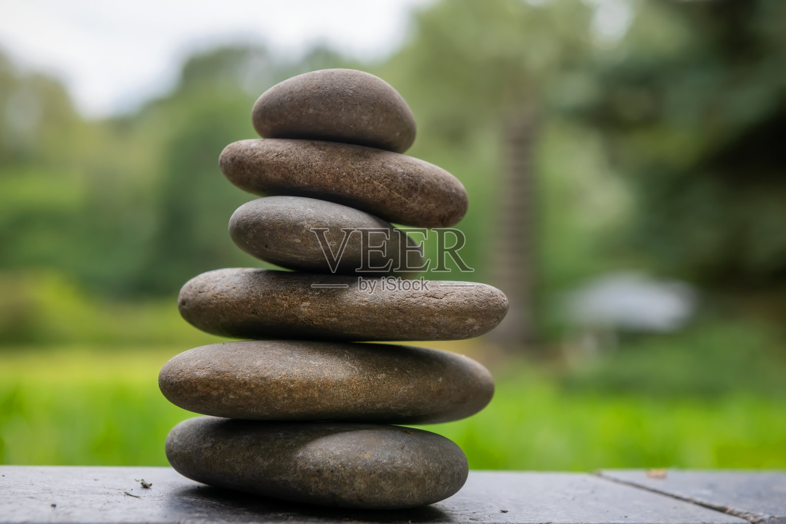 石头金字塔象征着平衡、镇定、平和与放松的理念照片摄影图片