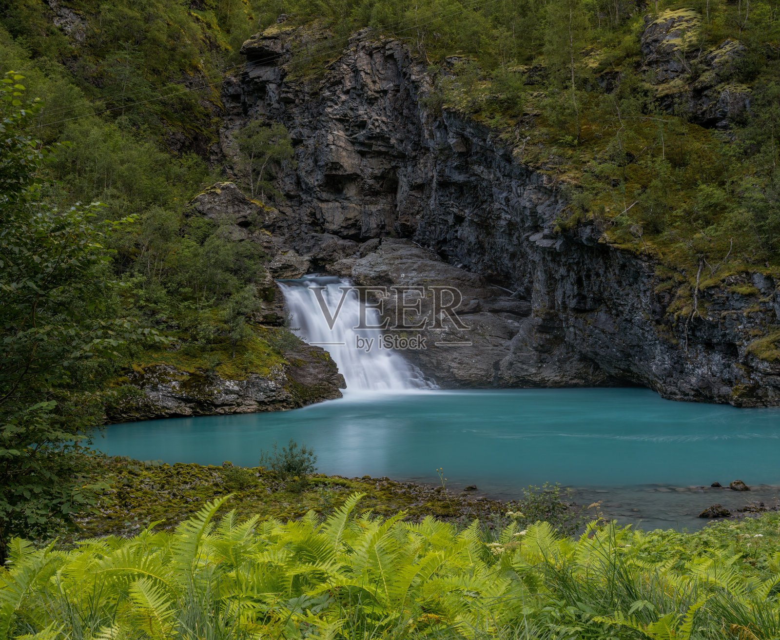 挪威中部乌特拉达伦山谷霍尔耶福森风景瀑布景观照片摄影图片