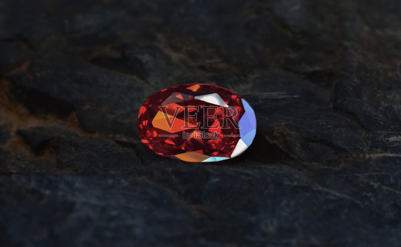 红宝石，美丽的红色宝石照片摄影图片