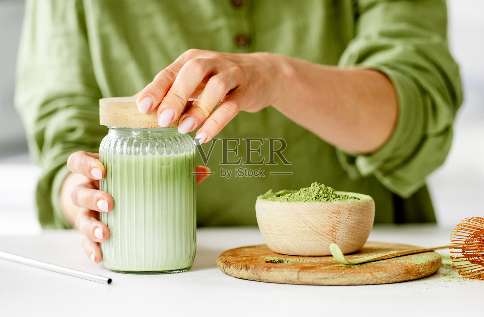 制作抹茶拿铁茶照片摄影图片