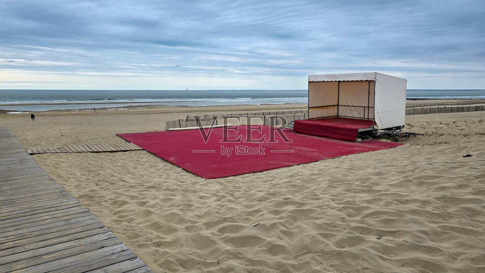 位于大西洋沙滩上的表演舞台景观照片摄影图片