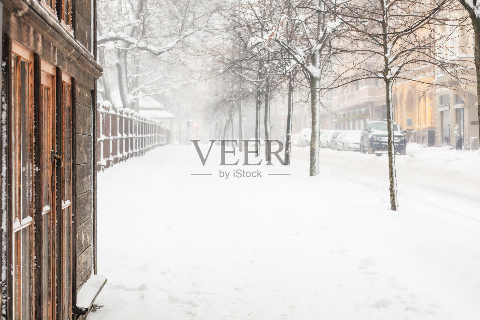 拉脱维亚里加的雪覆盖街道照片摄影图片