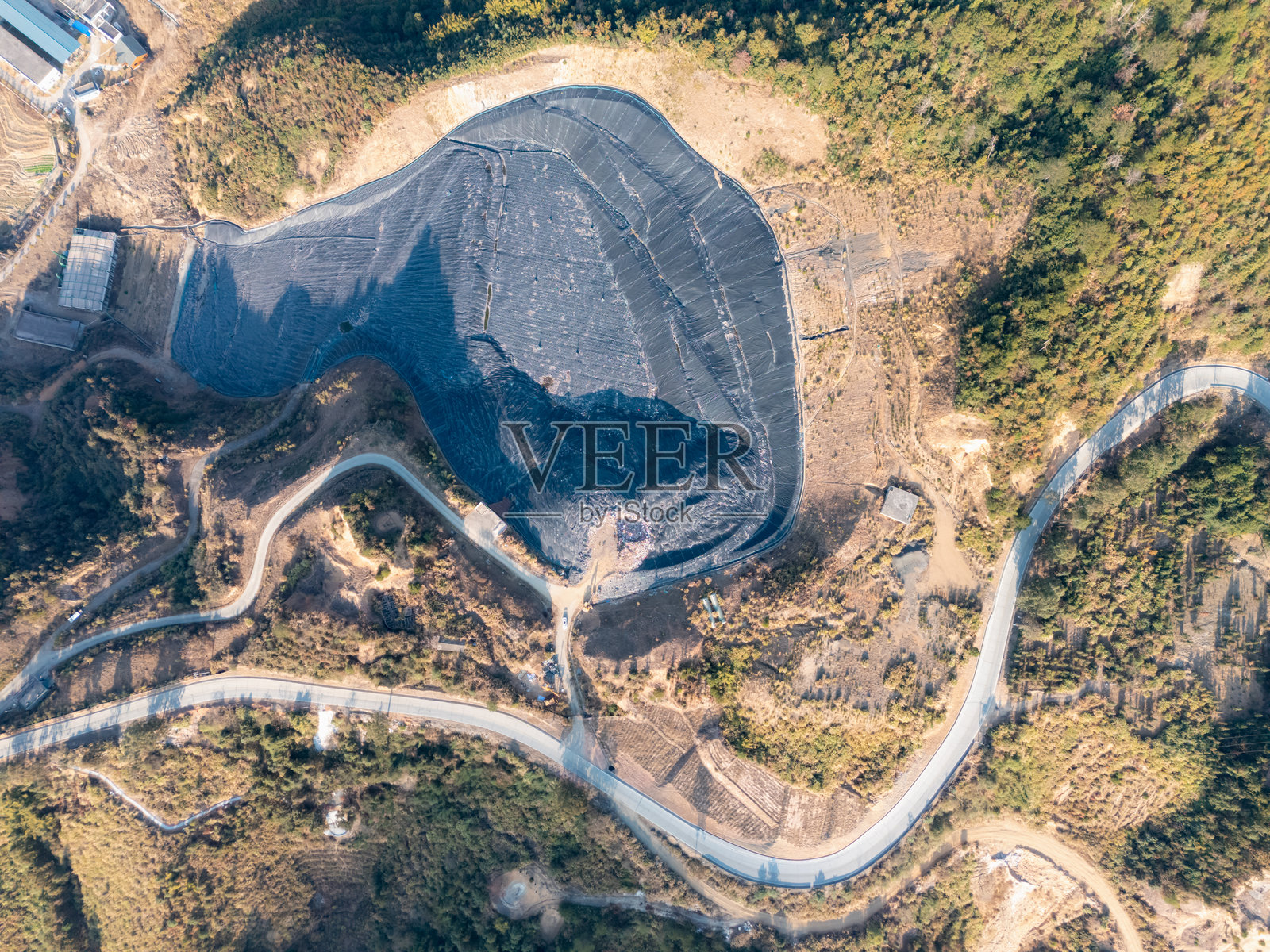 山区垃圾填埋场鸟瞰图照片摄影图片