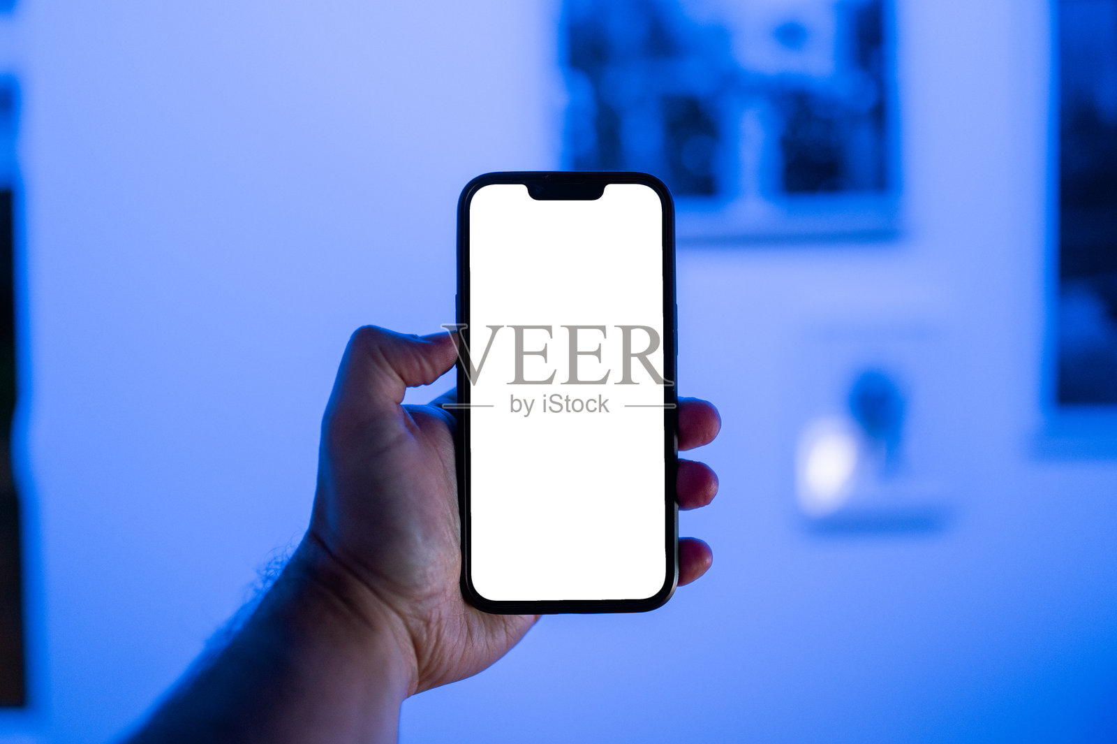 智能家居环境中的空白屏幕智能手机照片摄影图片