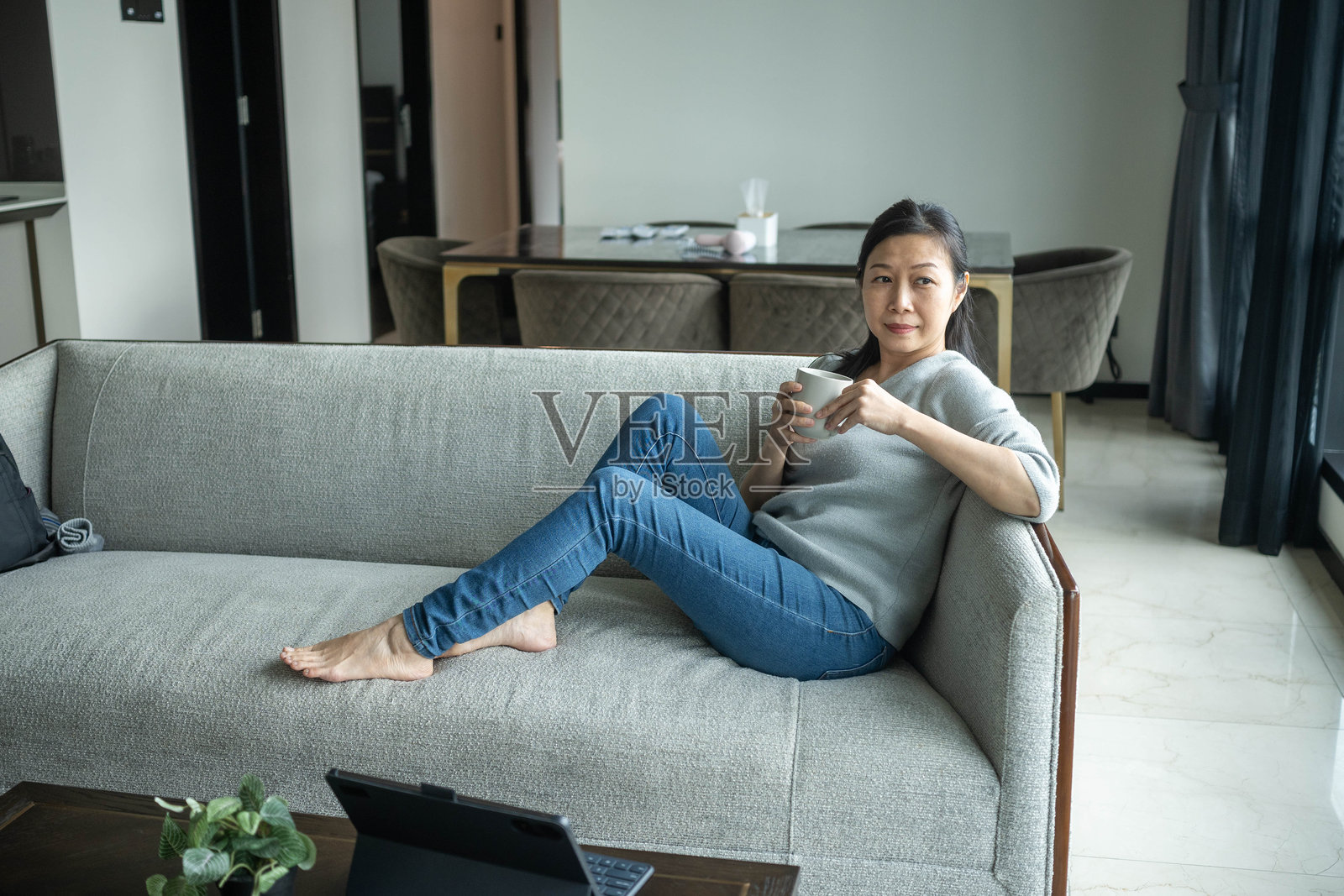 连接且舒适照片摄影图片