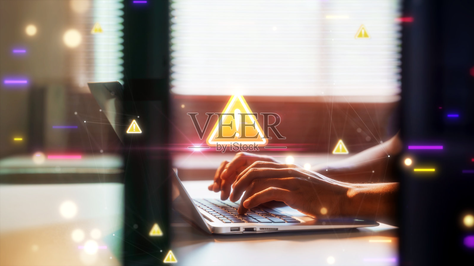 特写镜头：双手正在办公桌上的笔记本电脑键盘上打字，叠加着发光的数字警告标志，代表网络安全威胁、系统错误或数据隐私警报。照片摄影图片