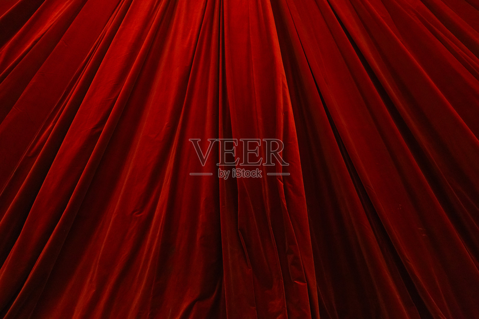 舞台上闭合的红色天鹅绒剧院幕布照片摄影图片