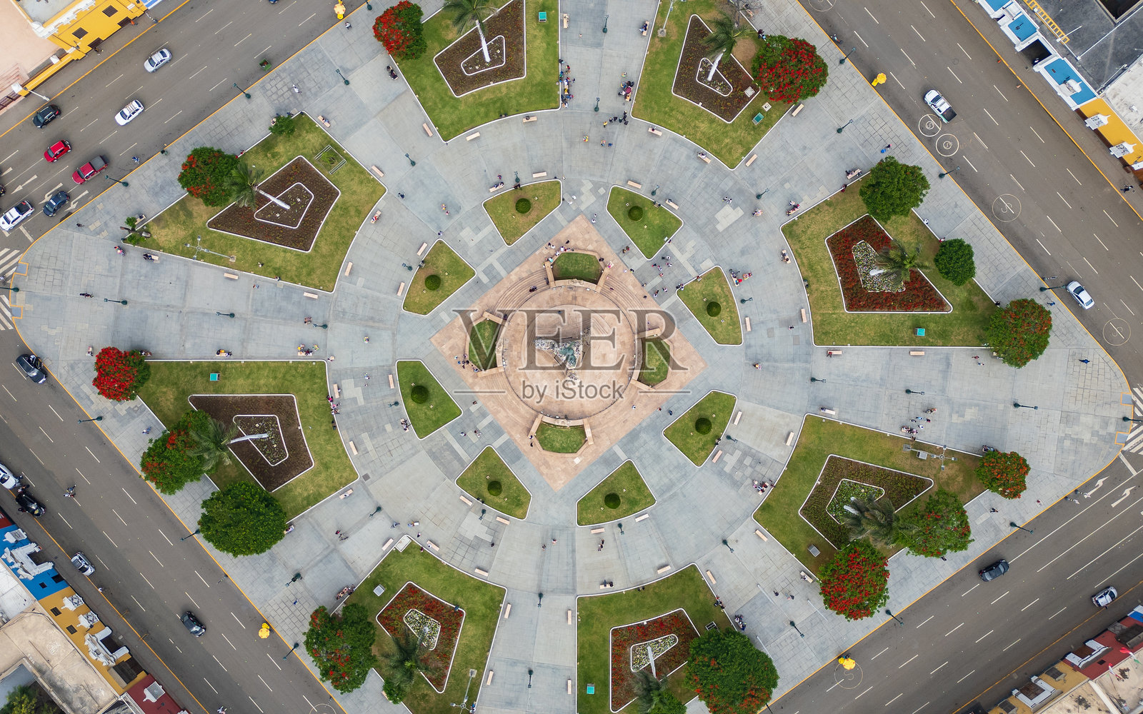 秘鲁文化遗产和度假胜地特鲁希略武器广场的航拍无人机照片照片摄影图片