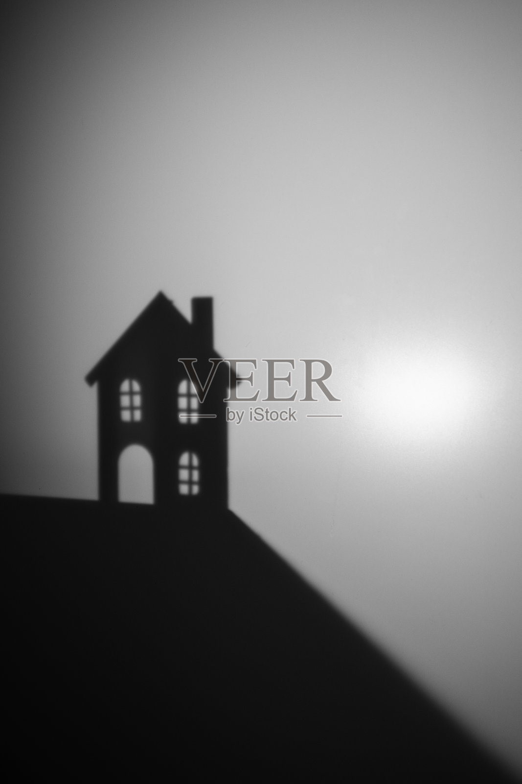 梦幻般的单色调房屋模糊剪影照片摄影图片