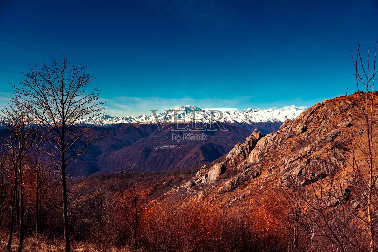 罗莎山，红岩蓝天照片摄影图片