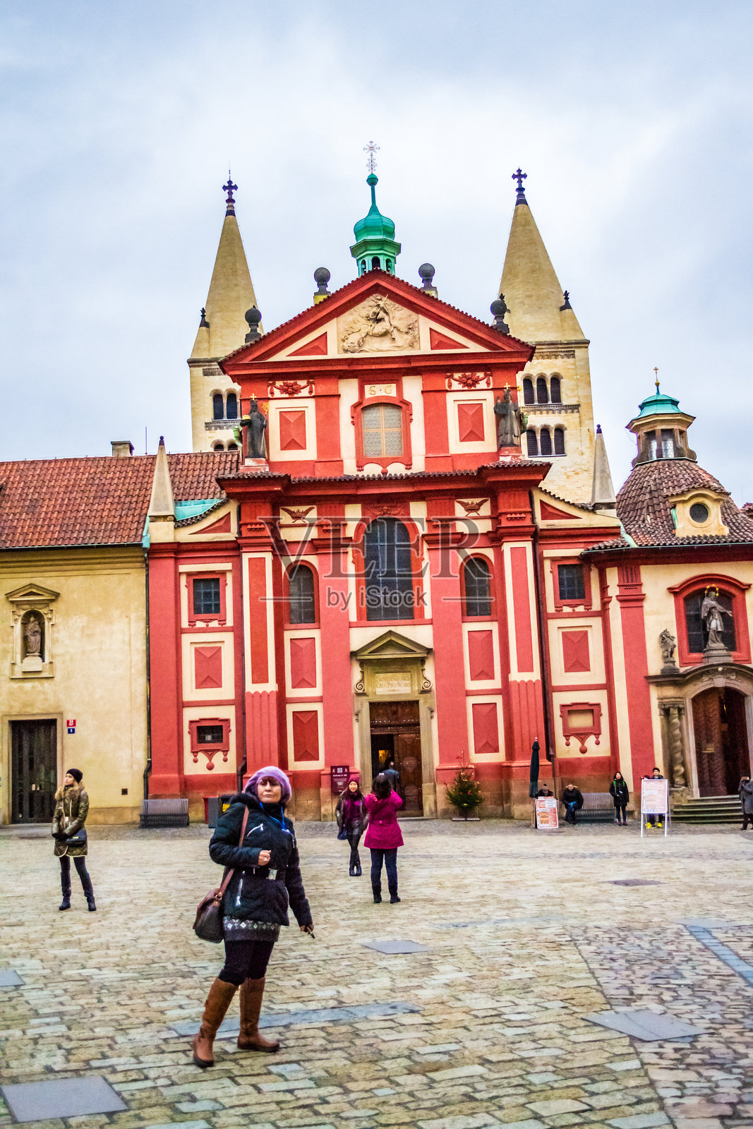 布拉格城堡圣乔治大殿照片摄影图片