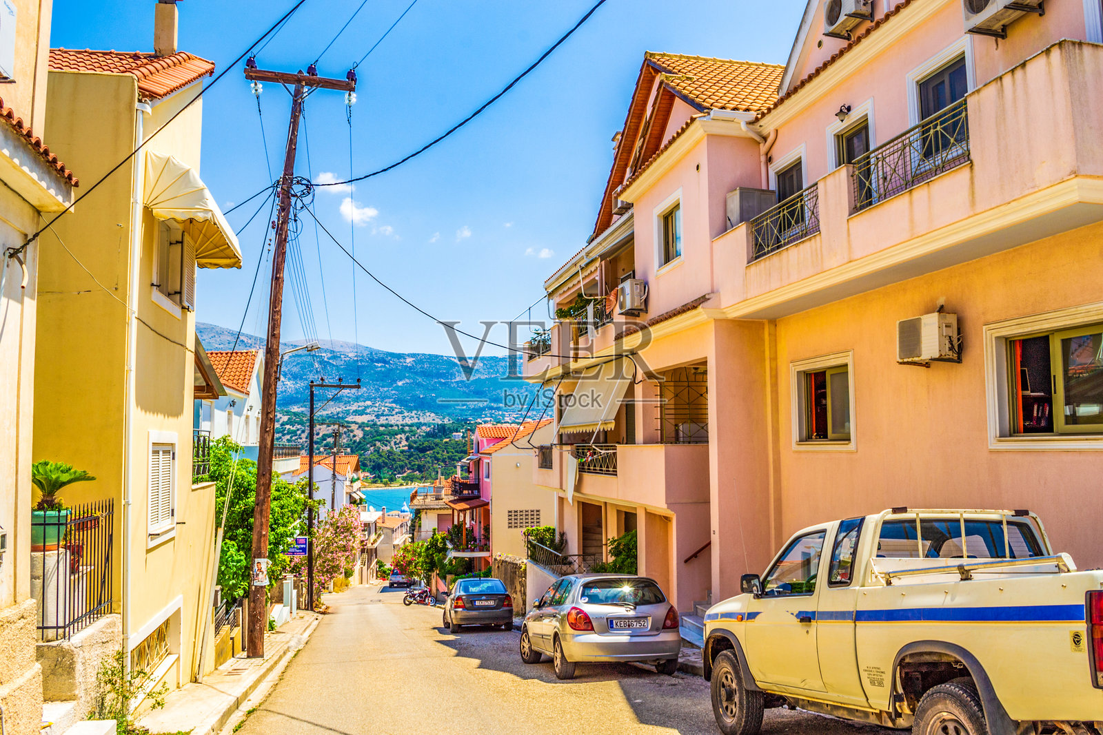 希腊凯法利尼亚岛阿尔戈斯托利镇宁静的街道照片摄影图片