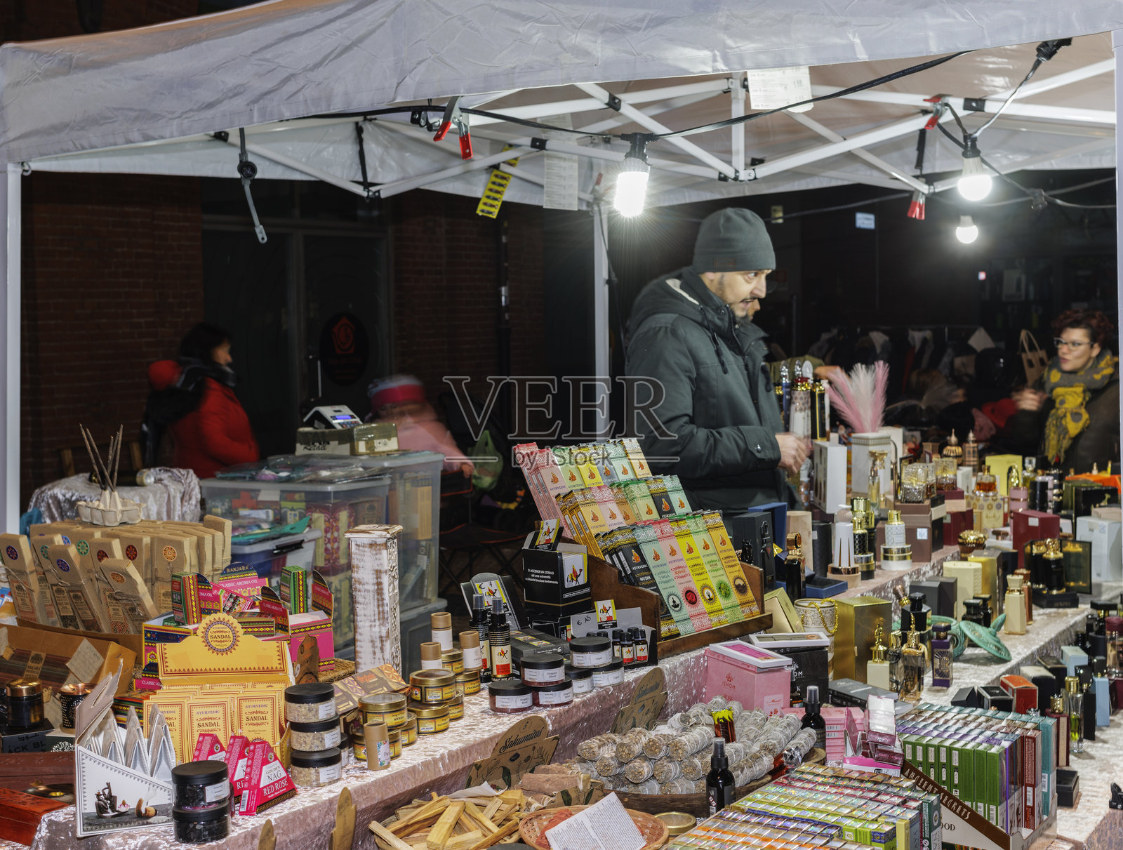 圣诞节前的跳蚤市场照片摄影图片