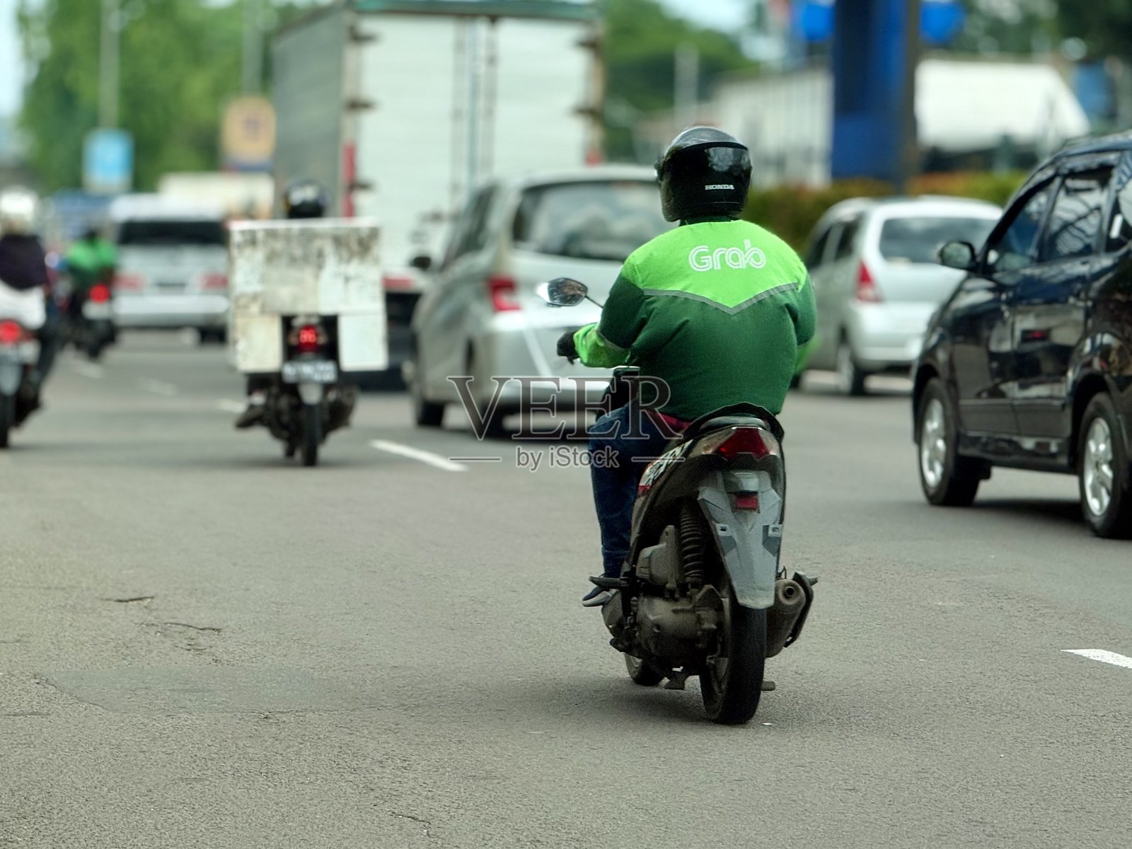 路上的Grab司机照片摄影图片