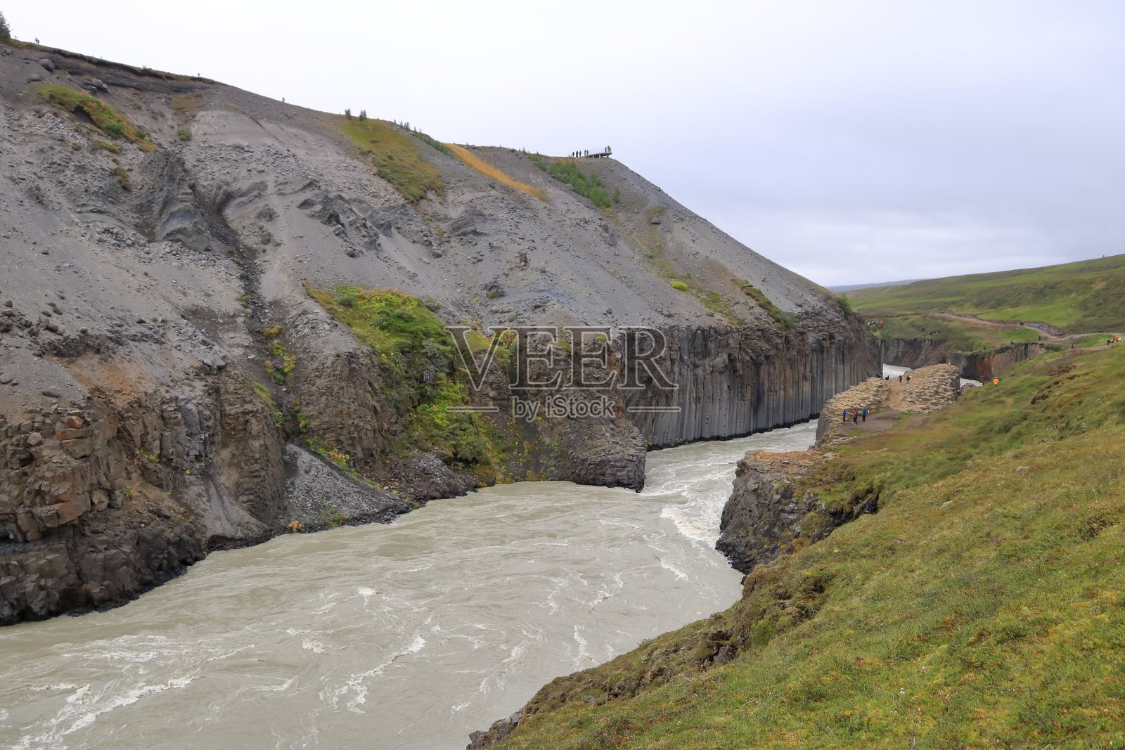 冰岛斯图拉格里尔峡谷，阴天照片摄影图片