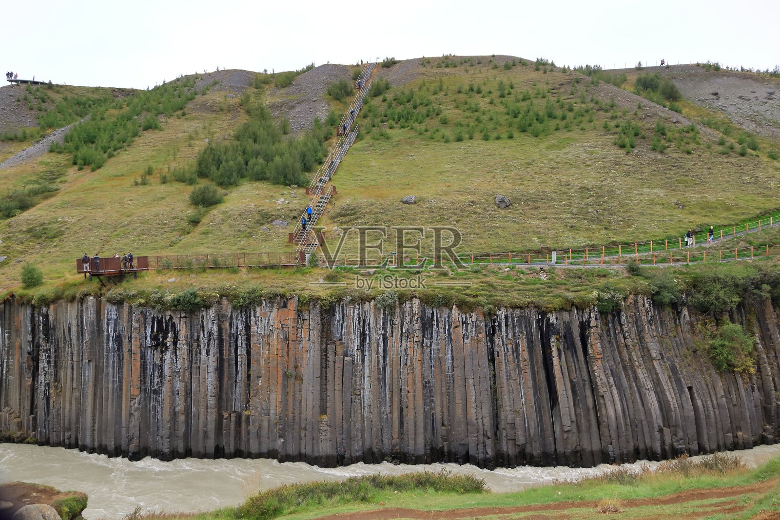 冰岛斯图拉格里尔峡谷，阴天照片摄影图片