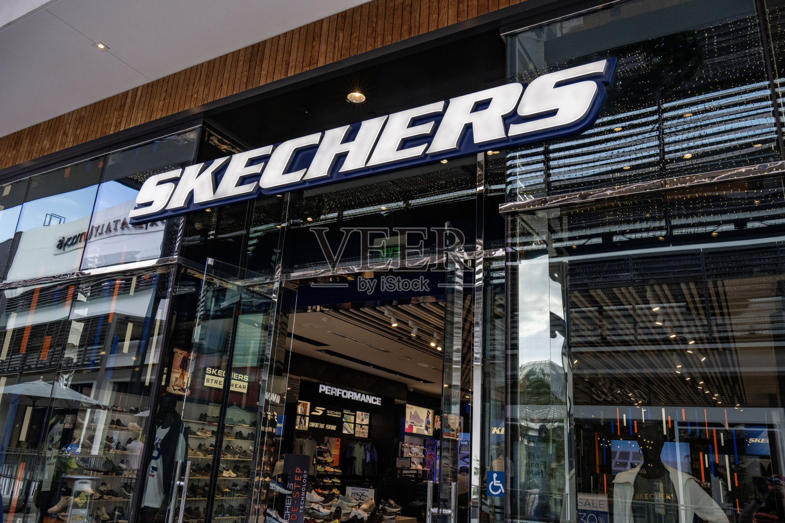 斯凯奇鞋店照片摄影图片