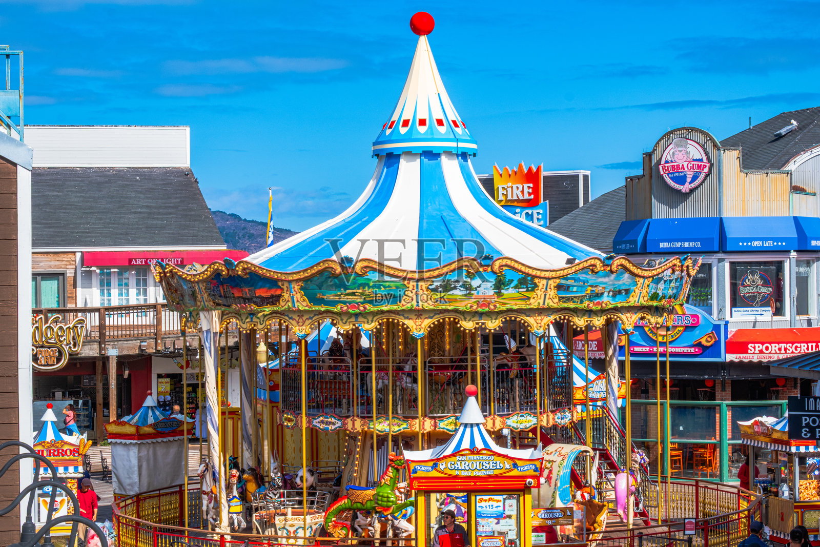 美国加利福尼亚州旧金山渔人码头的旋转木马照片摄影图片