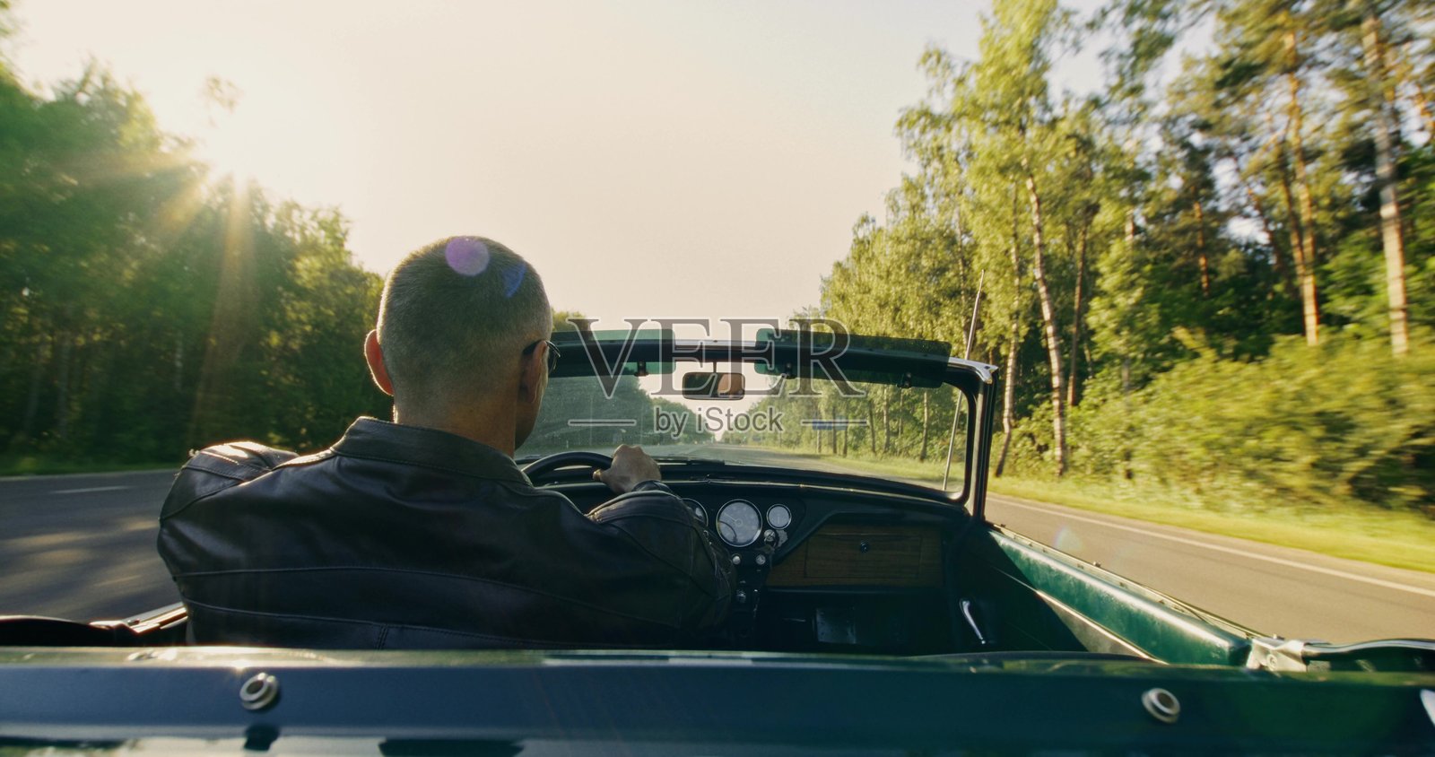 男人在开车照片摄影图片