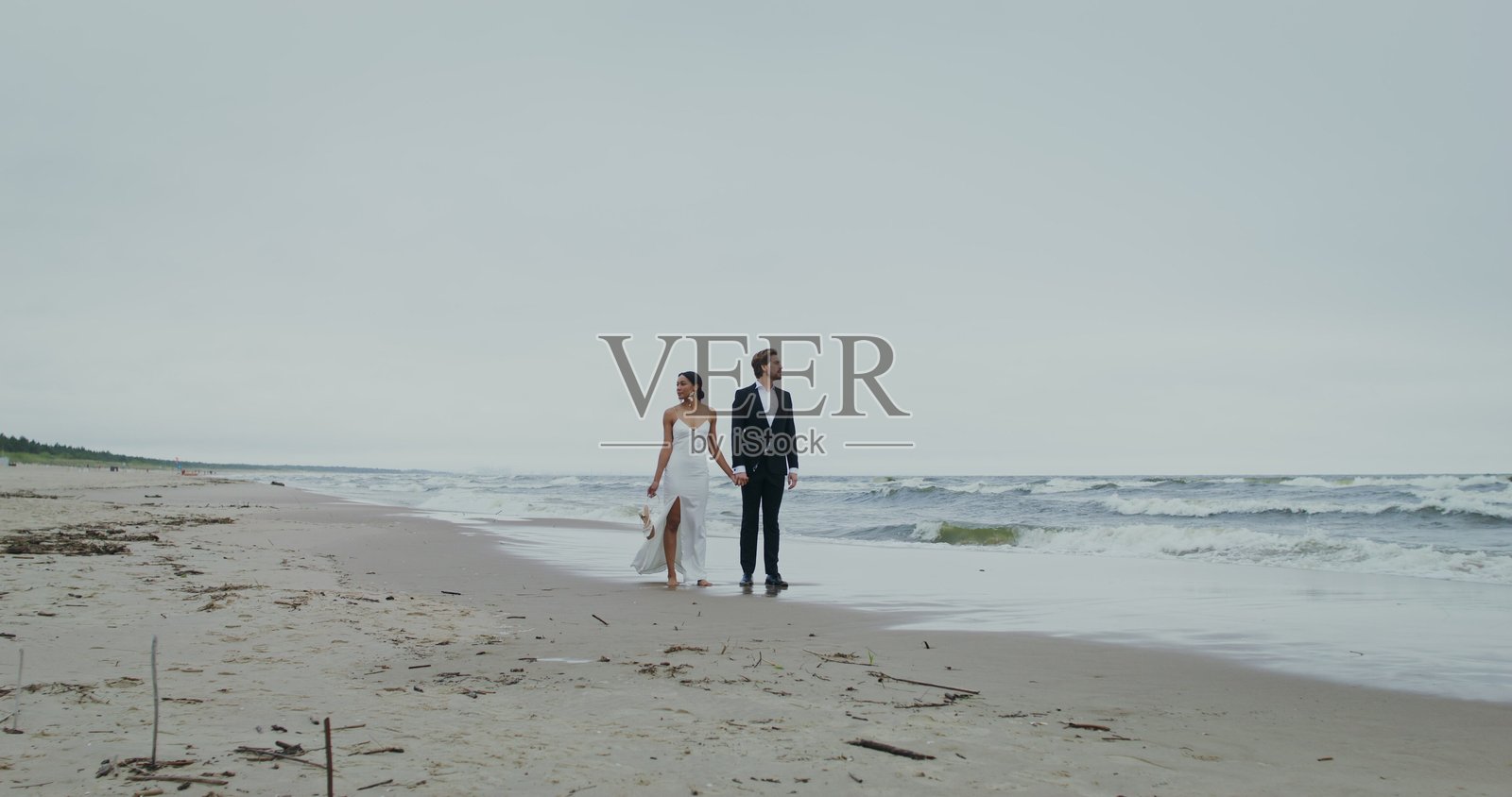 新郎新娘逃离婚礼照片摄影图片