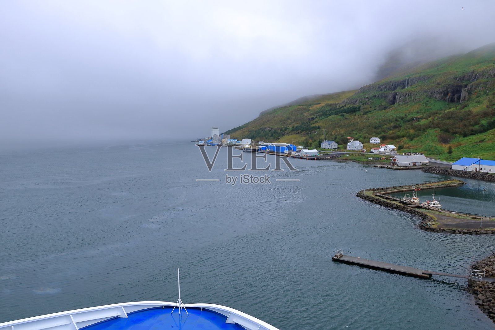 从渡轮上看到的冰岛塞济斯菲厄泽照片摄影图片