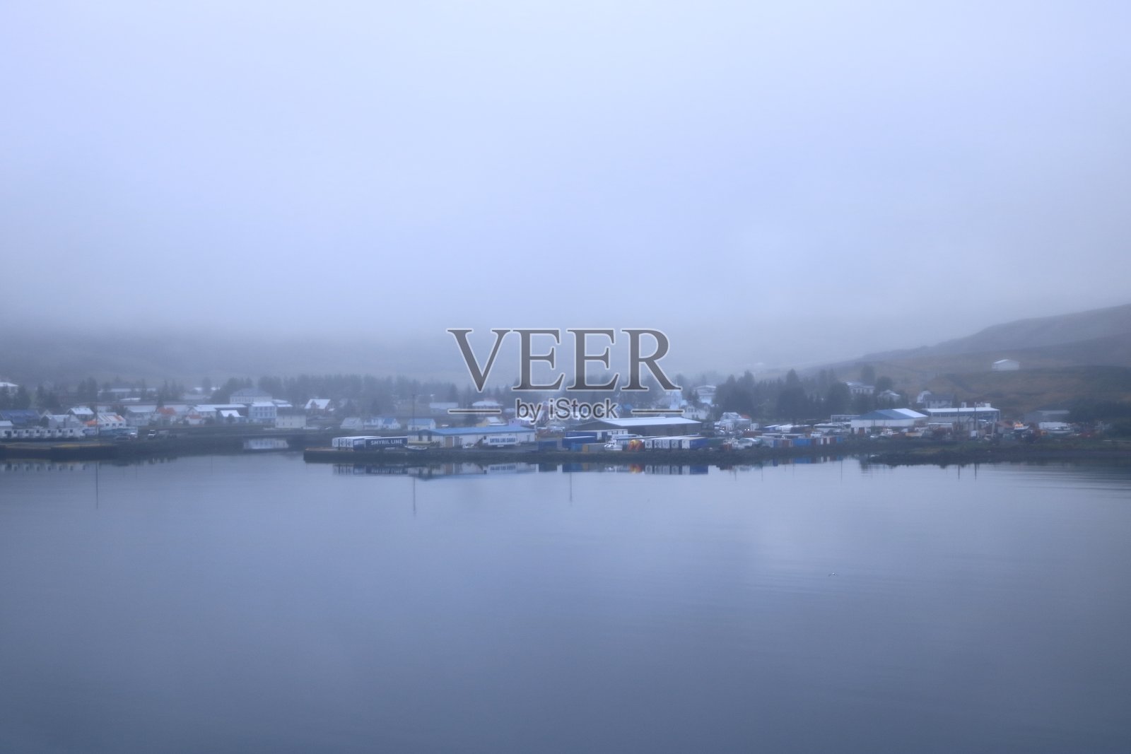 从渡轮上看到的冰岛塞济斯菲厄泽照片摄影图片