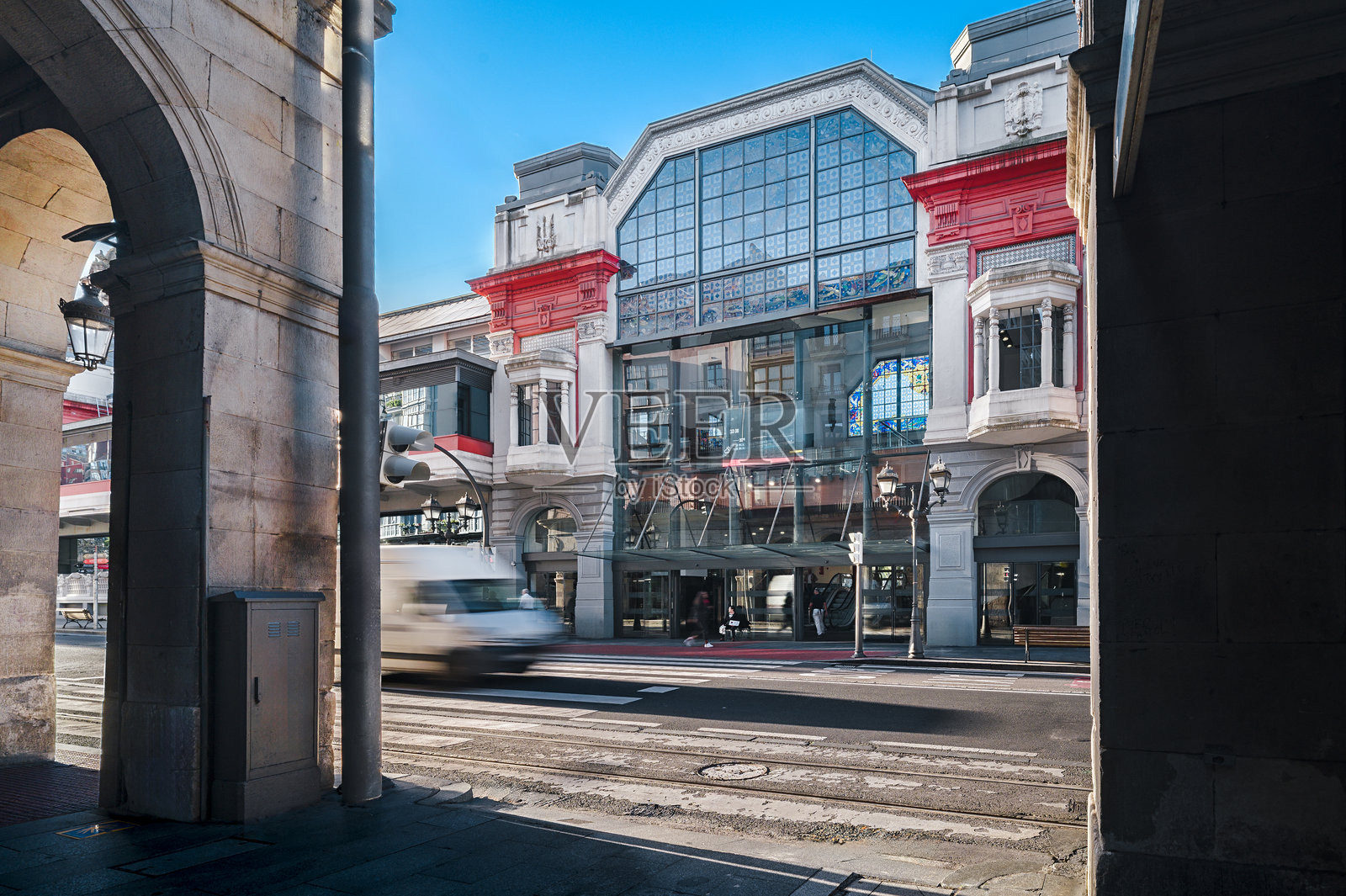 毕尔巴鄂Riberia市场建筑，展现出现代建筑风格照片摄影图片