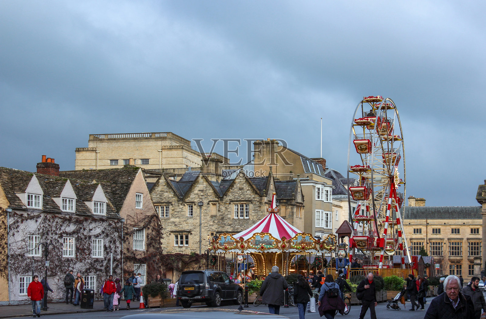 牛津圣诞集市,博德街上的节日景象照片摄影图片