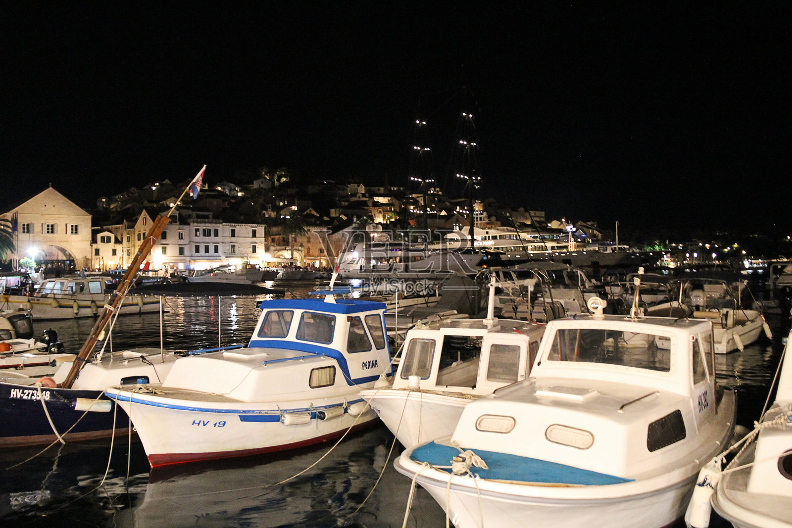 夜间赫瓦尔码头景观照片摄影图片