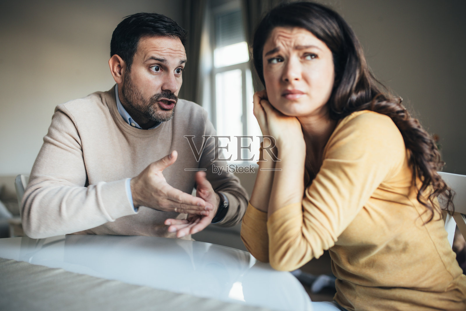 现代关系中的情感疏远照片摄影图片