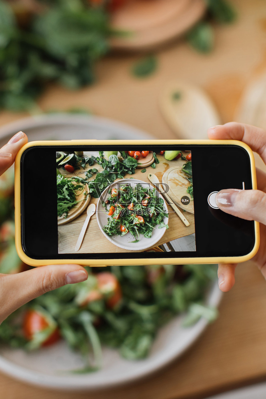 拍摄健康的沙拉餐照片摄影图片