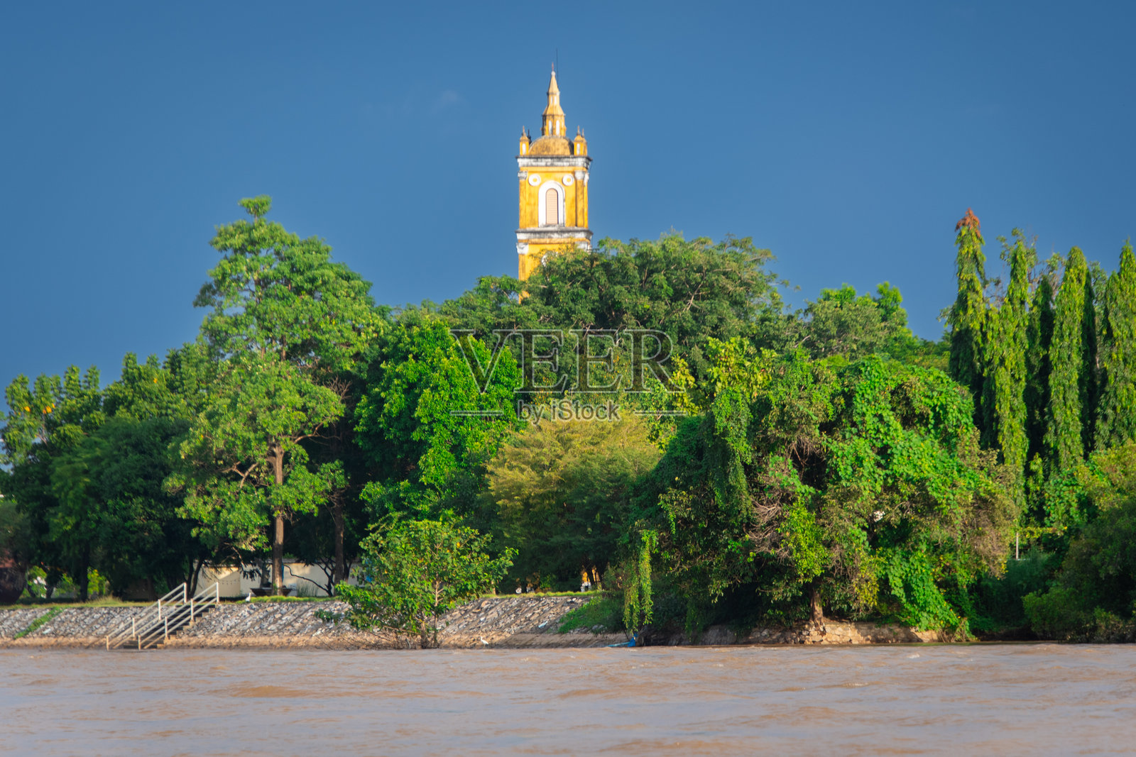泰国北碧府的桂河照片摄影图片