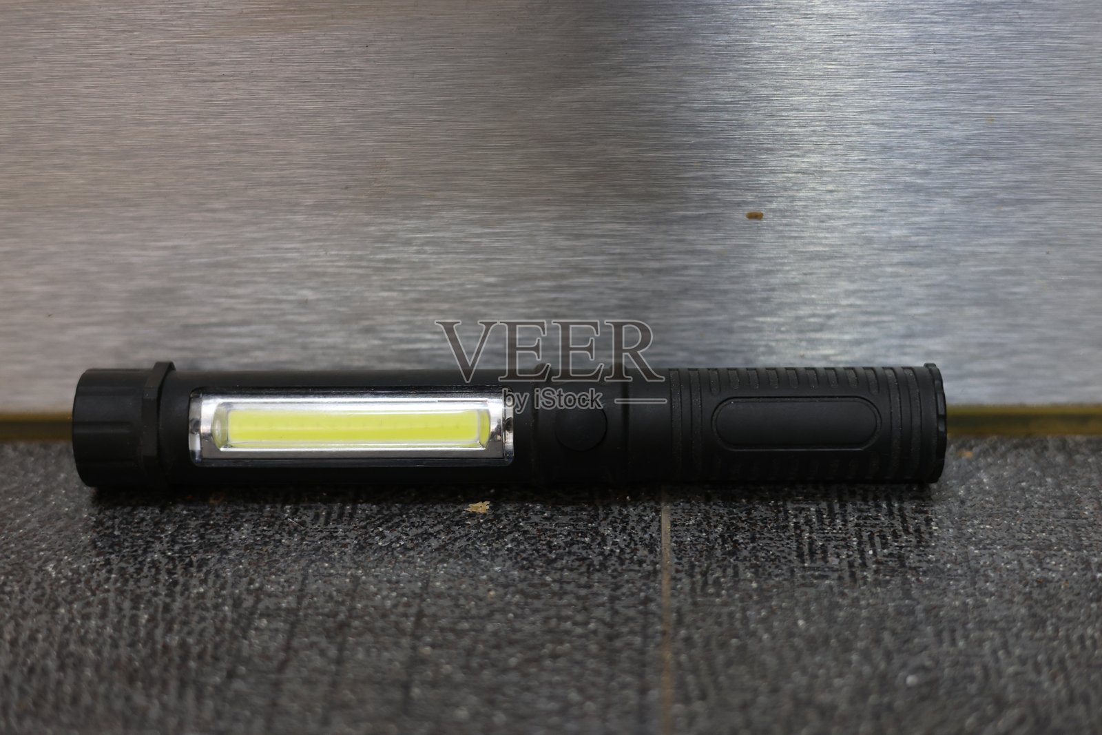 强大的小型黑色手电筒照片摄影图片