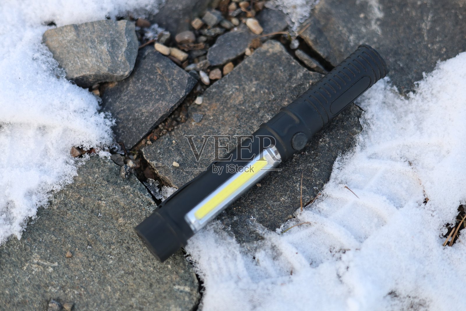 大功率黑色迷你手电筒照片摄影图片