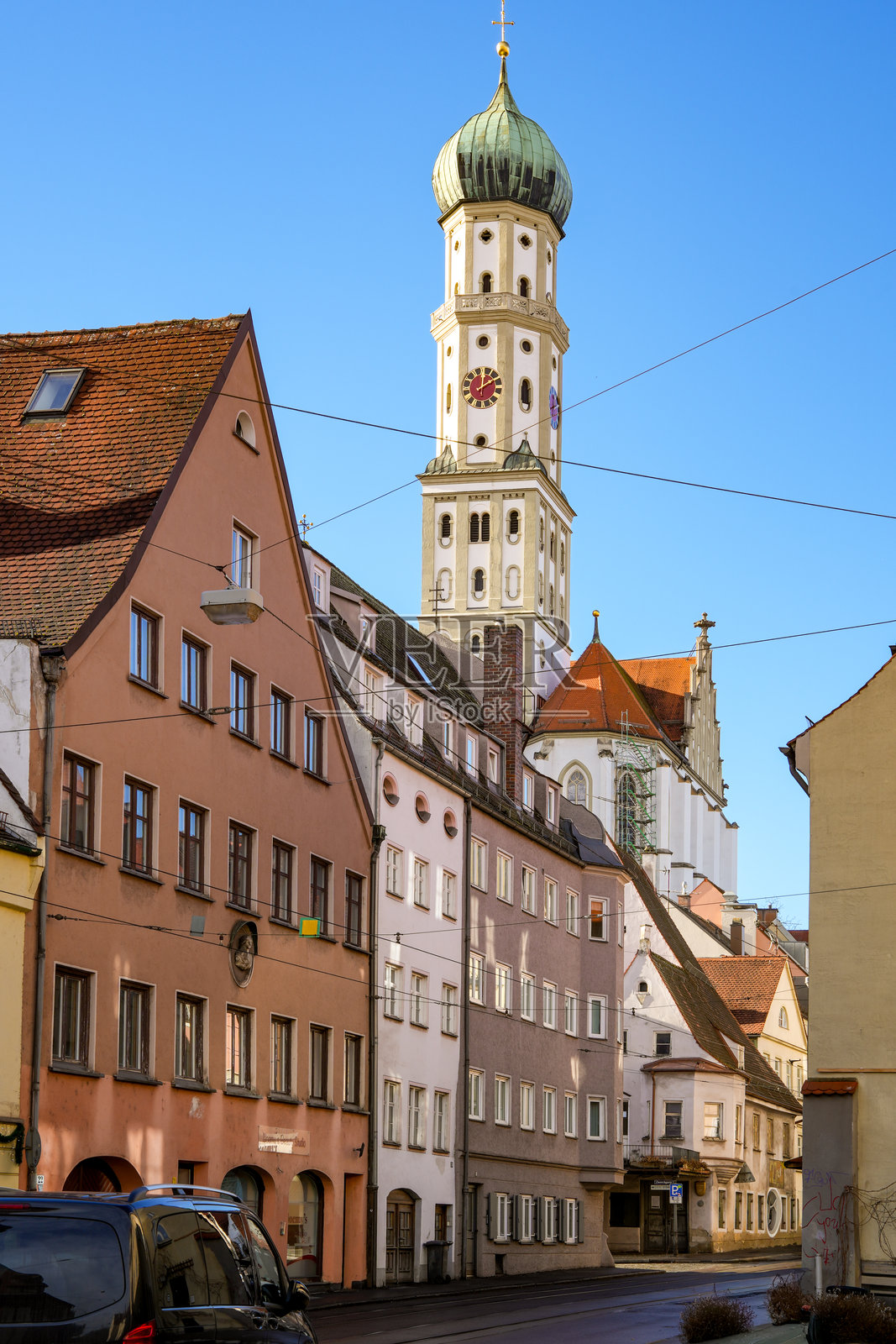 奥格斯堡老城区的历史建筑，巴伐利亚。背景是圣乌尔里希和阿夫拉圣殿。照片摄影图片