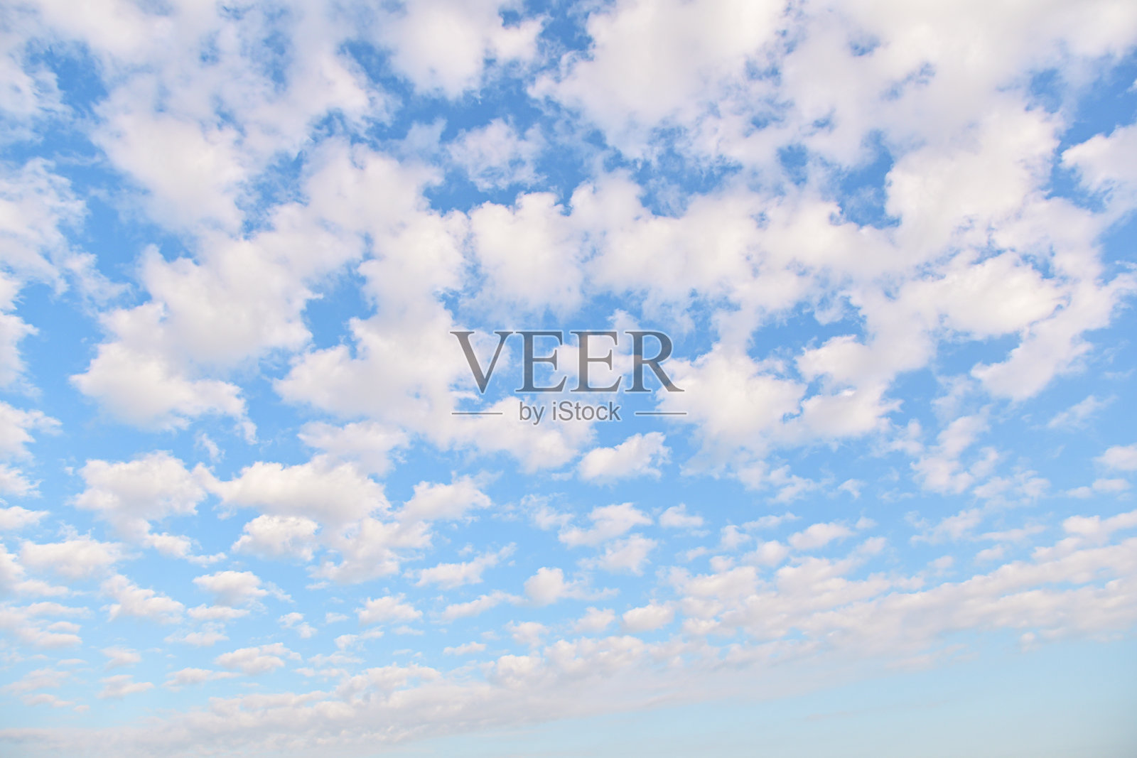 白天流动的云彩天空，适合自然风光编辑照片摄影图片