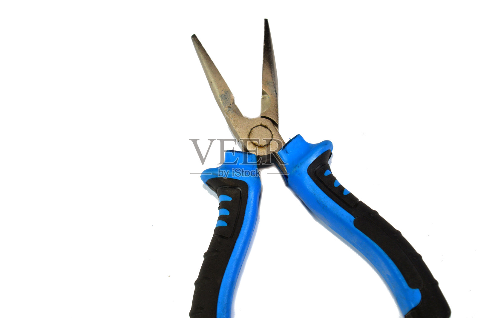 一把尖嘴钳，又称尖嘴钳或鸟嘴钳，是用于夹持、弯曲和切割小物件的手工工具，配有长而锥形的钳口照片摄影图片