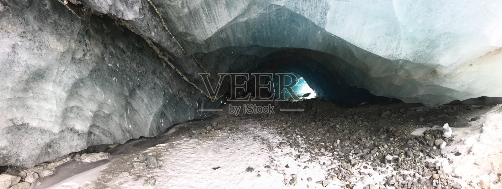 不列颠哥伦比亚省山区冰川冰洞照片摄影图片