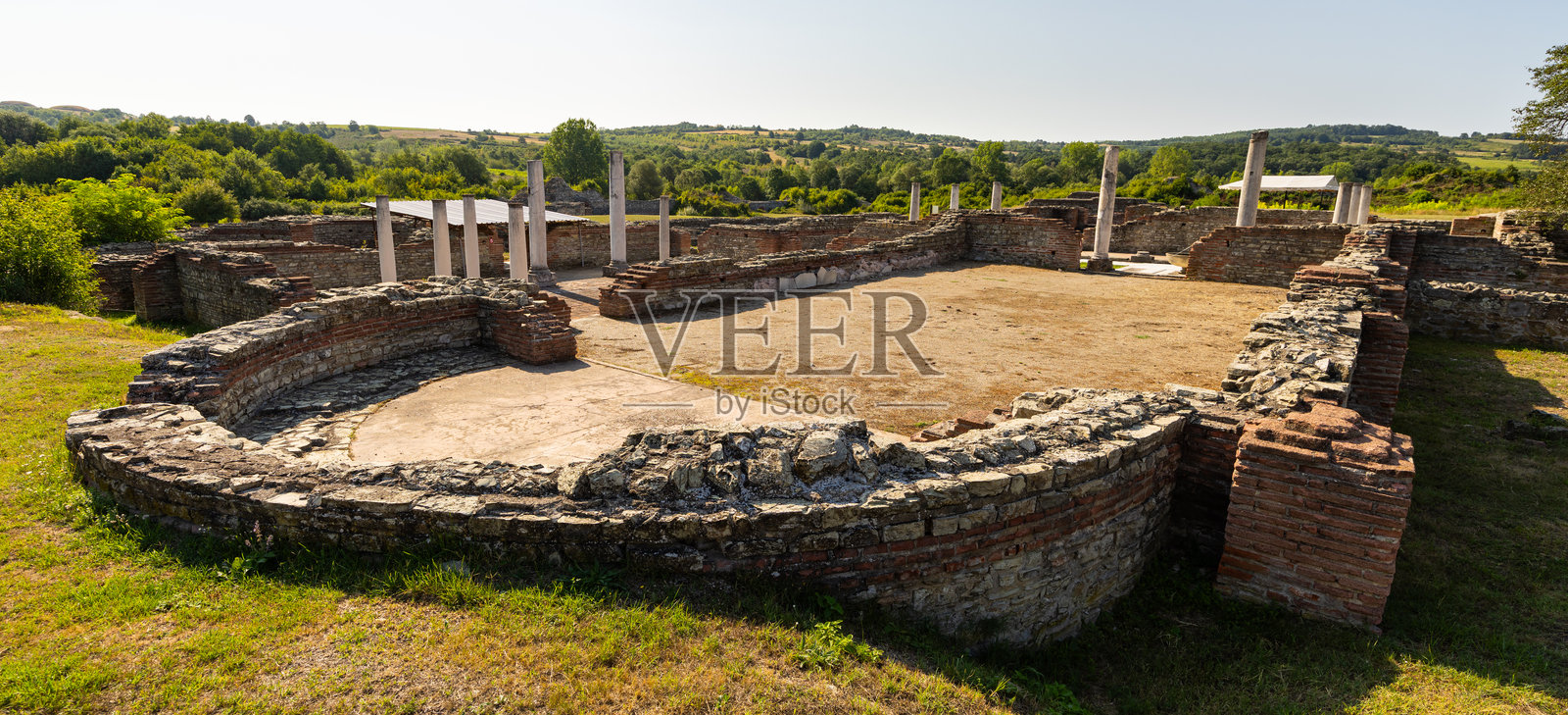 塞尔维亚加姆齐格勒菲利克斯·罗马利亚纳遗址的罗马建筑照片摄影图片
