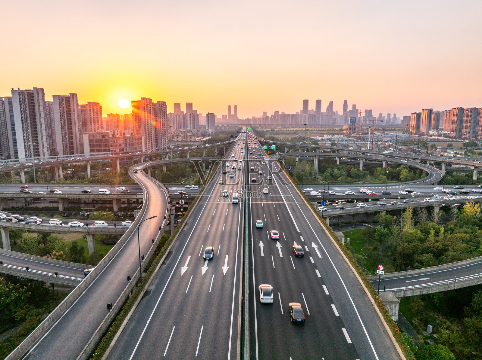 城市立交桥日落车流照片摄影图片
