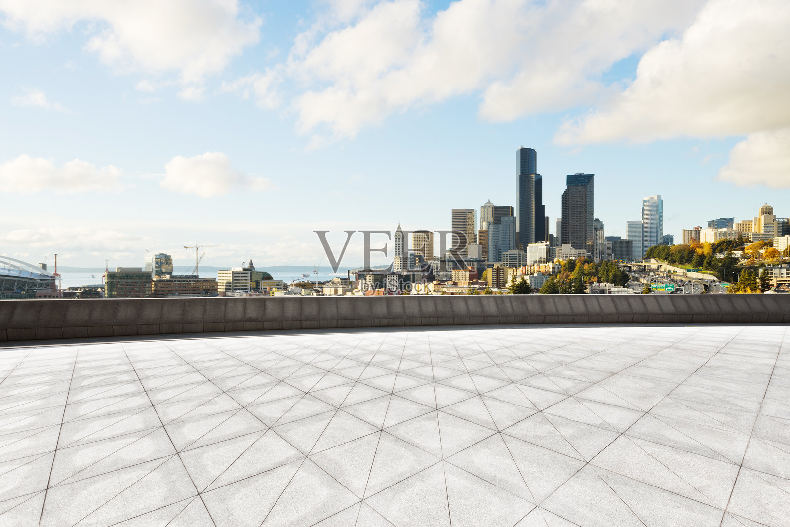 西雅图城市天际线俯瞰视角空旷露台地面照片摄影图片