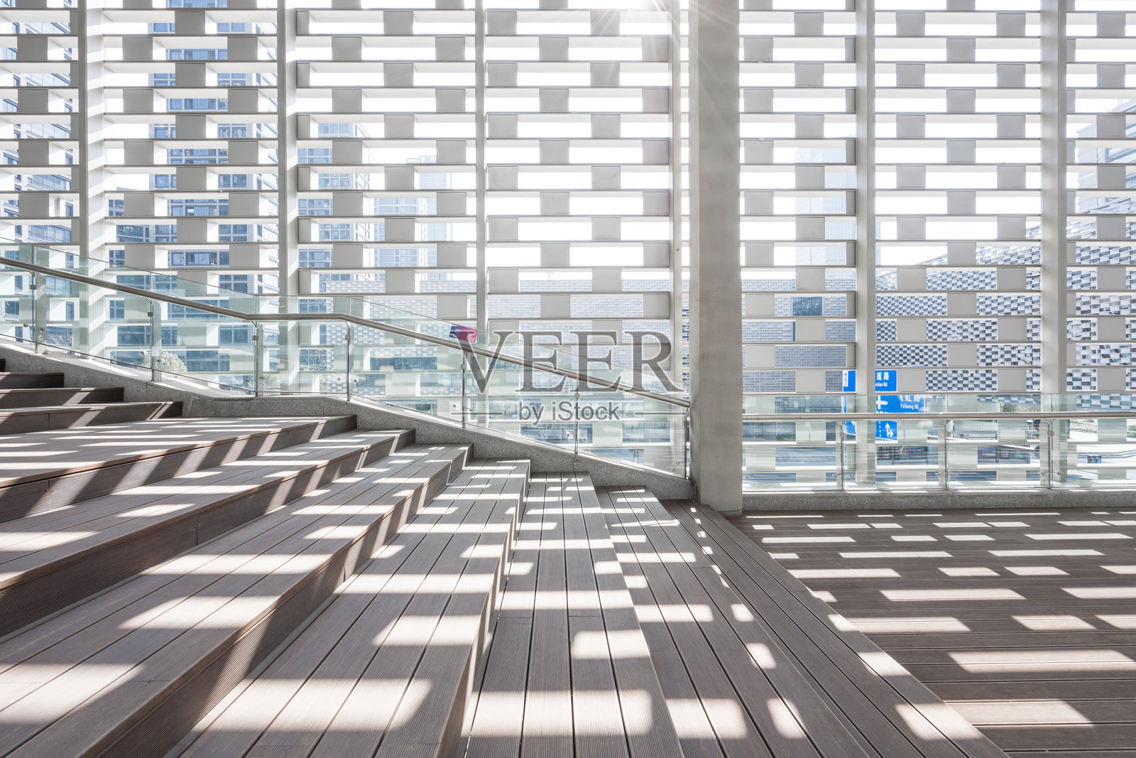 现代建筑室内阶梯光影几何结构照片摄影图片